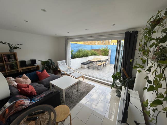 Spacious 3-bed house by Broadway Market Main Photo
