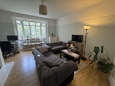 NW3 Flat w/ PhD Students - Room Available Main Photo