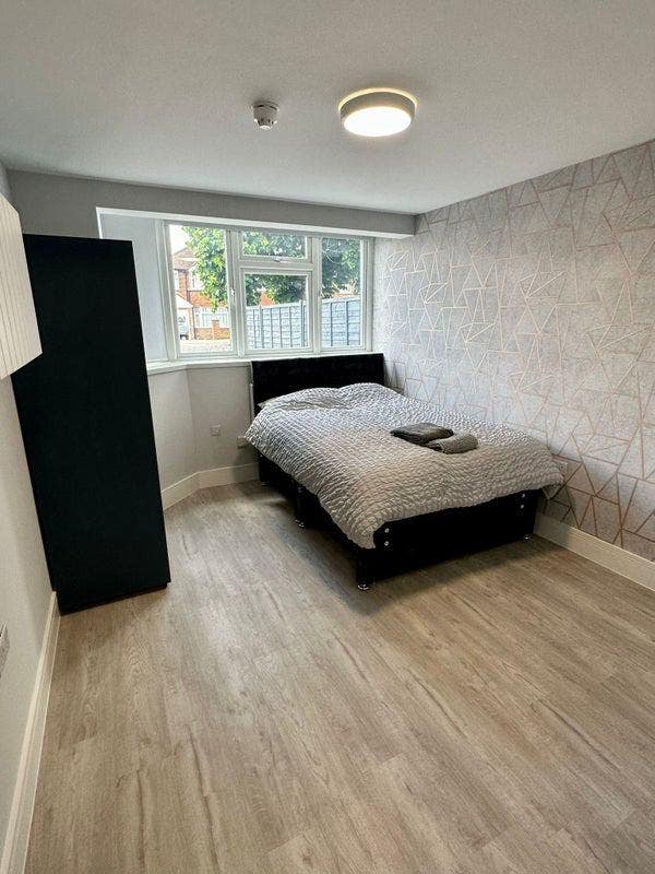 Double Bedroom Available In House Share  Main Photo