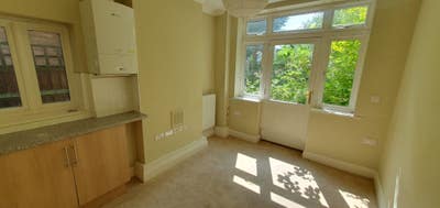 Attractive 1 bed flats close to Conservation area Main Photo