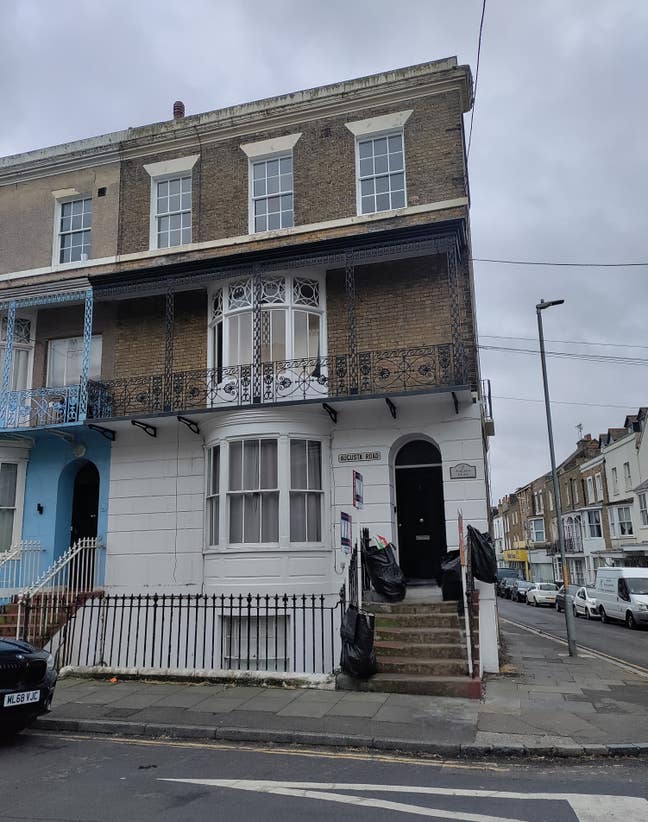 2 bed self contained flat - Newly refurbished Main Photo