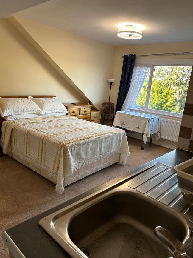 Large Self Contained Double Studio flat, all bills Main Photo