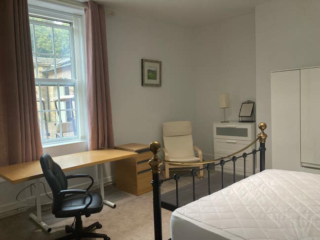 Spacious double room with en-suite Main Photo