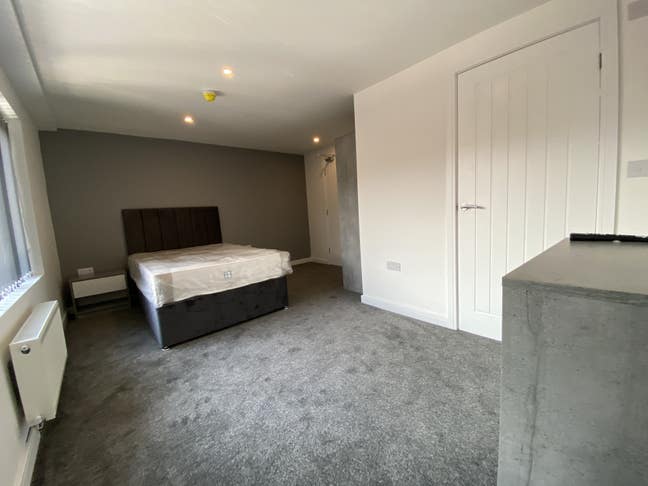 Double En-Suite Rooms - Bills included!  Main Photo