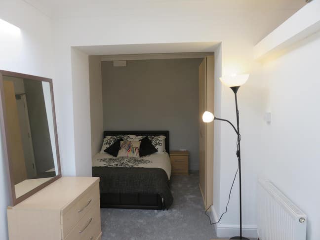 Large Double Room with sitting space bills inc. Main Photo