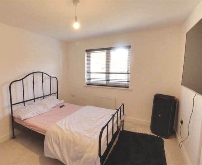 Double Rooms available in MK8 🏡 Main Photo