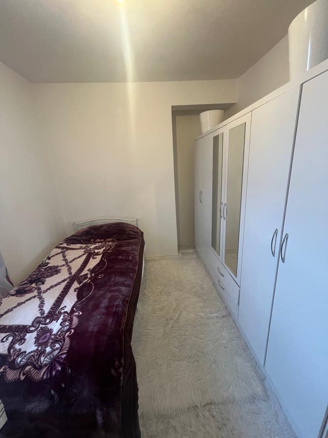 1 single bedroom available  Main Photo