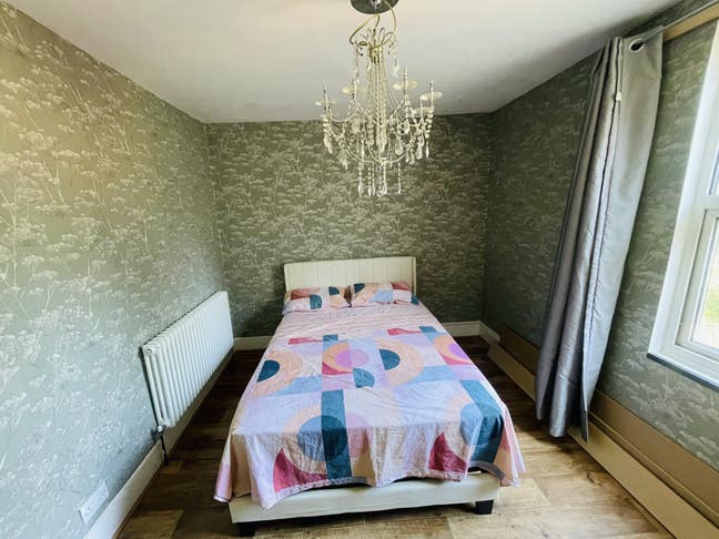 Spacious & Stylish Rooms | Bills Included | ME4  Main Photo