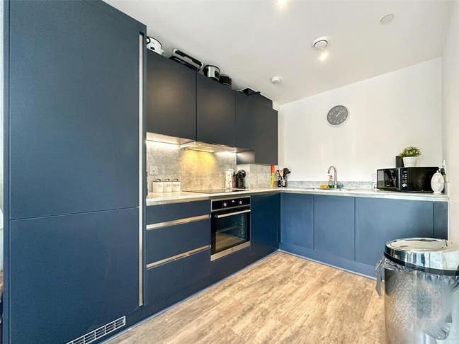 Two Bedroom Modern Flat With Balcony  Main Photo