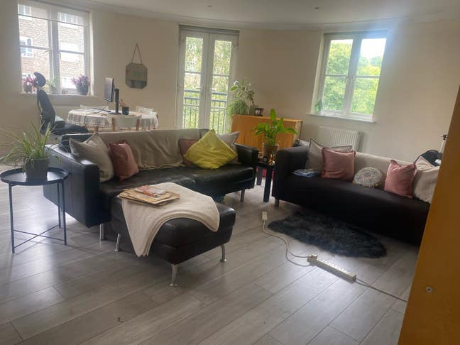 Double bedroom in over 30s brixton flat share  Main Photo