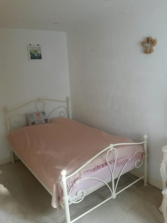 Small double bedroom Main Photo