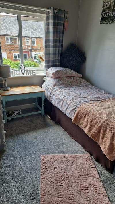 Double room with single bed  tv,chest of draws,  Main Photo