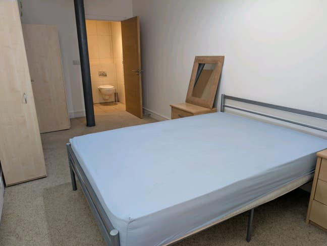 1 bed room apartment - ensuite  Main Photo