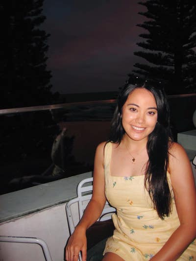 Early 30s female looking for double room Main Photo