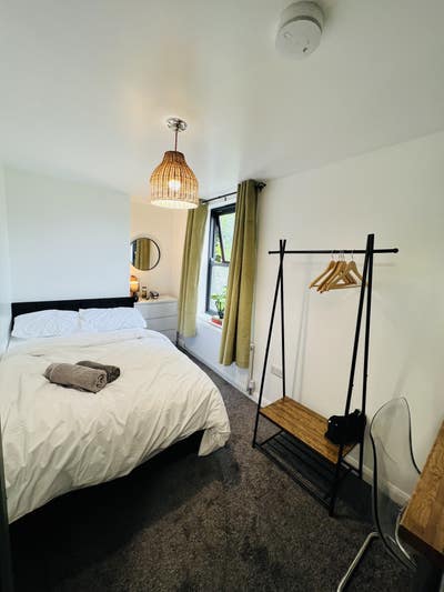Double Bedroom with Shared Kitchen & Bathroom LE4 Main Photo