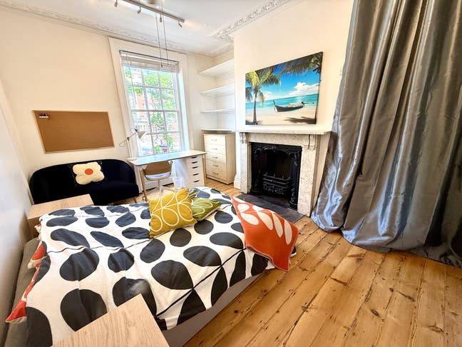 ✅ Lge Rm with Sofa, Well Man, Parking, V Clean! ✅  Main Photo