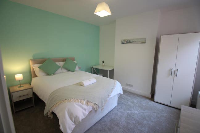 Beautiful Double Room Available Main Photo