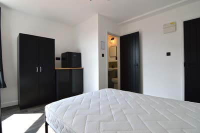 Modern Fully En-Suited 5 Bedroom House Share Main Photo