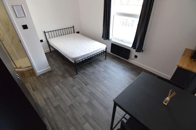 Modern Fully En-Suited 5 Bedroom House Share Main Photo