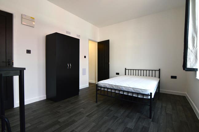 Modern Fully En-Suited 5 Bedroom House Share Main Photo