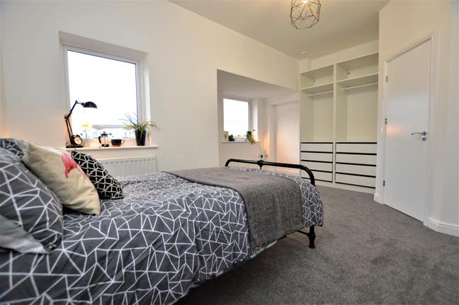 Double En-Suite Shower Room | Close to Whh Main Photo