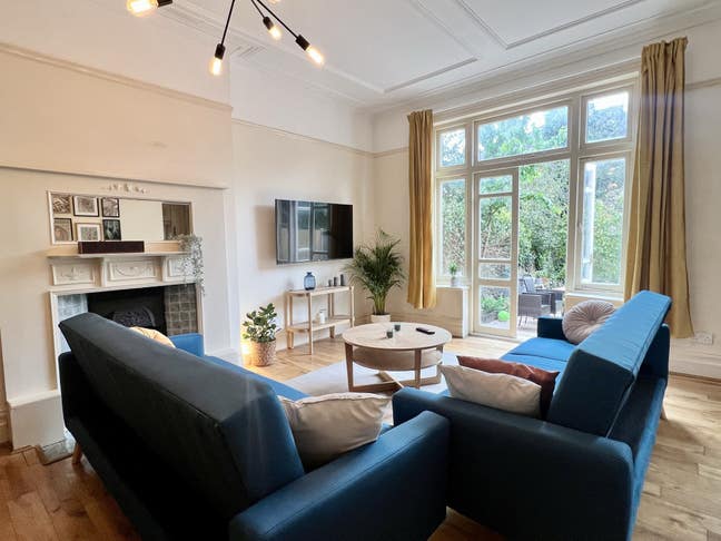 Refurbished Garden House Ealing, Double Main Photo