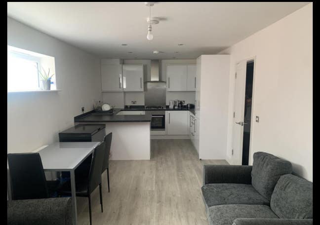 2 bed, 2 bath flat Upminster  Main Photo
