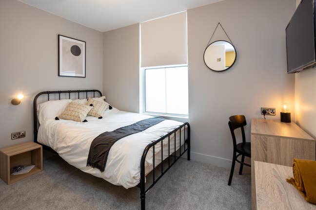 Rare Find: Boutique En-suite Room in Maidstone Main Photo