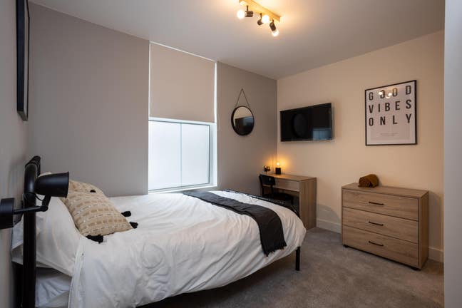 Rare Find: Boutique En-suite Room in Maidstone Main Photo