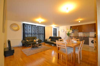 Spacious 2 Bed & 2 Bath Flat Available - Greenwich Main Photo