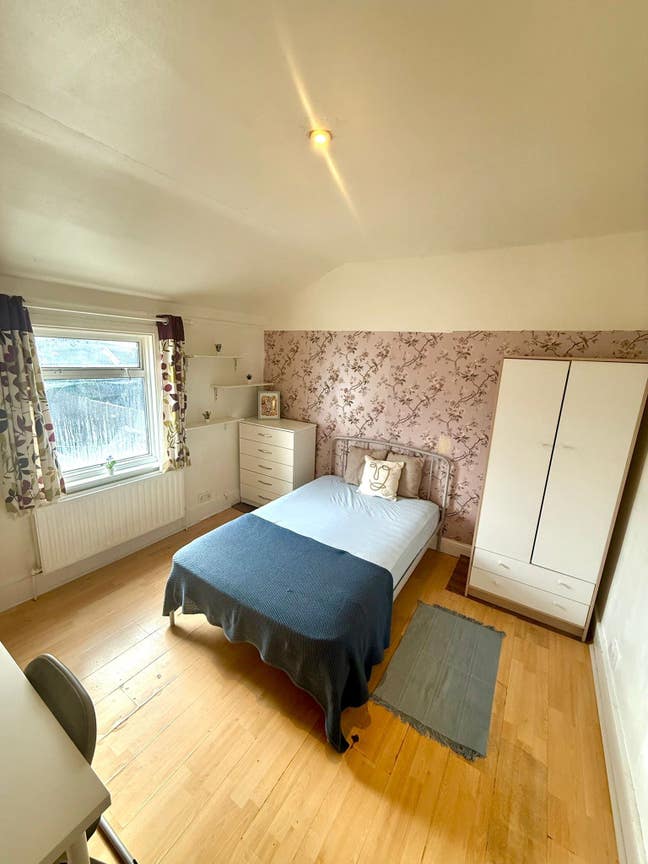 5 Min to Wembley Park- Amazing Room Ready to Move Main Photo
