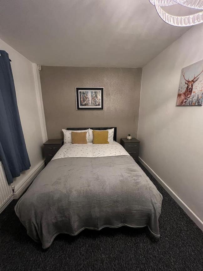 Spacious double bed room  Main Photo