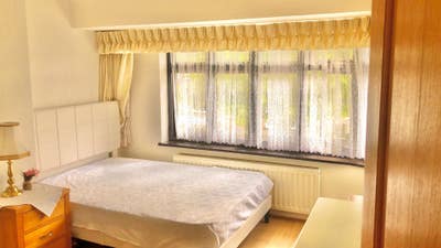 Double Room / 5 Min from Tube / Bills Included Main Photo