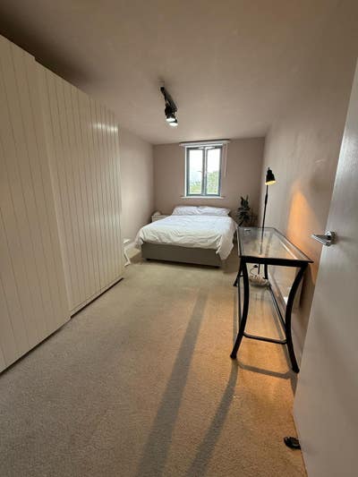Modern spacious double bedroom in NW10  Main Photo