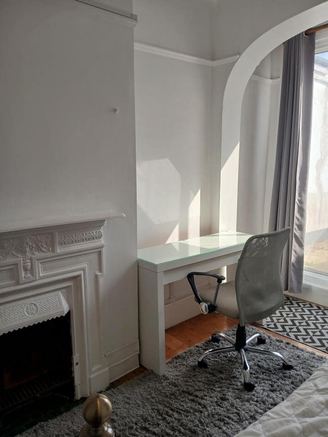 Large Double Room, Own Bathroom, Easy Commute Main Photo