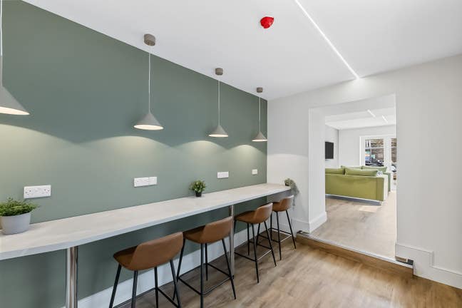 Stunning, Newly Refurbish 11-Bedroom En-suite Main Photo