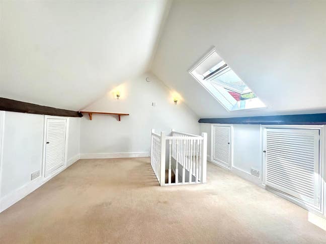 Spacious 2 Bedroom W4 Main Photo