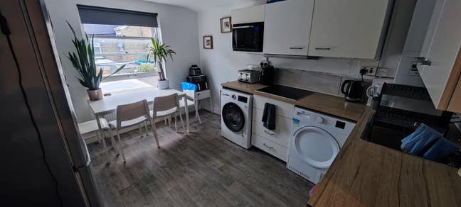 Bright and spacious double rooms in Forest Gate Main Photo