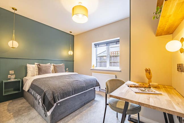 Available now! Stunning boutique ensuite bedrooms! Main Photo