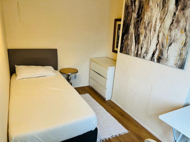 Double Room close to Slough Stations Main Photo