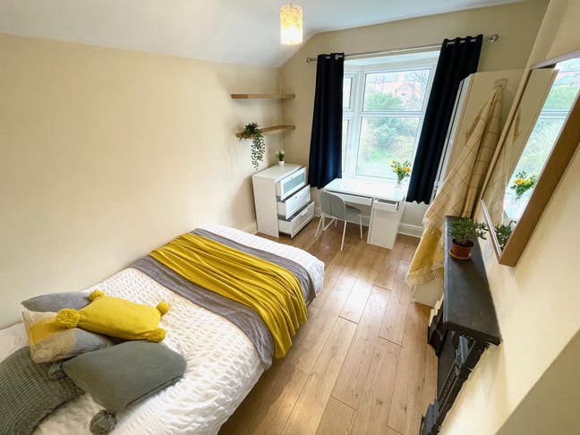 Double room available close to city centre Main Photo
