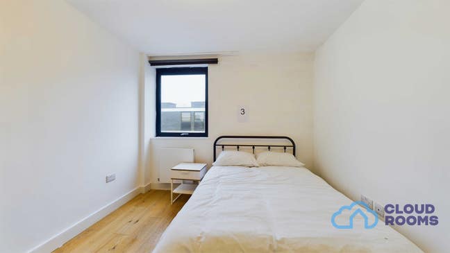 Newly Renovated Property in Farnborough Main Photo