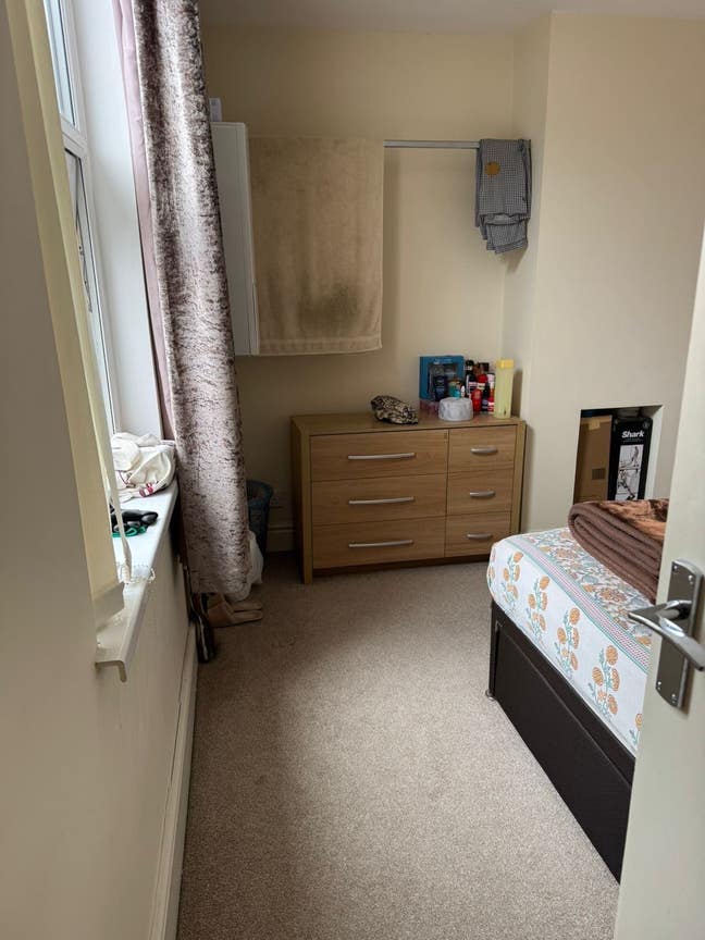 Master Double bedroom - Fully Furnished  Main Photo