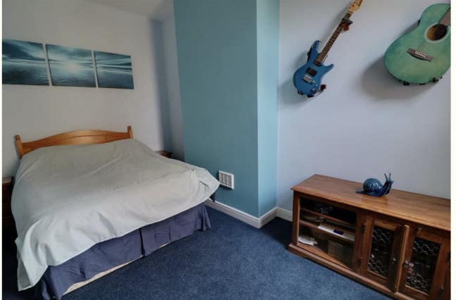 Double room in clean, quiet, peaceful house. Main Photo