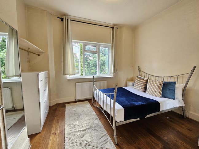 Cosy  Room 1 Min from Leytonstone Station Main Photo