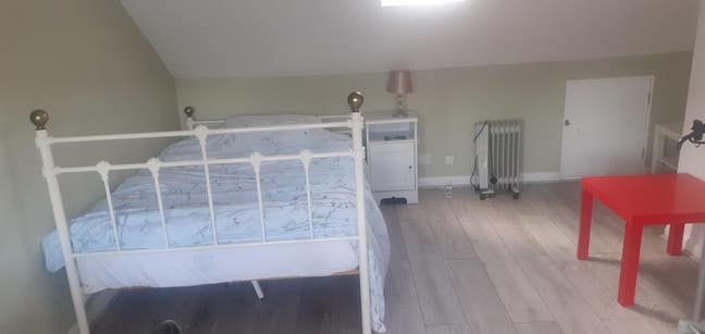 Lovely loft room. Main Photo