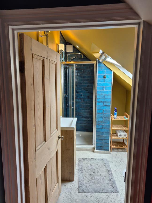 Double bedroom close to town cente Main Photo