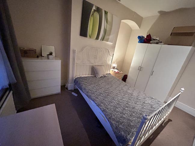 Cosy double bedroom in a shared house  Main Photo