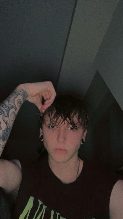 Looking for a room! Main Photo