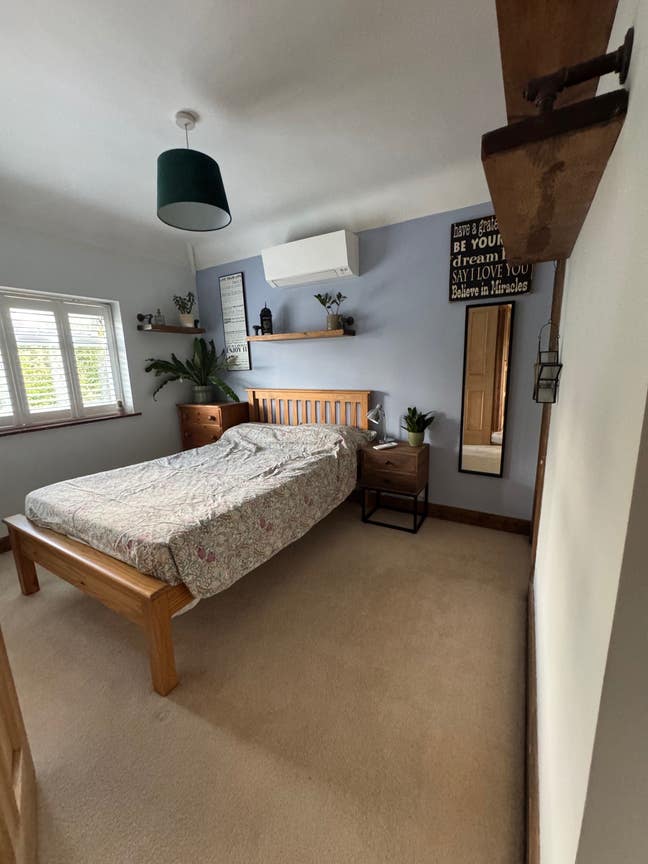 Bright air conditioned double room Main Photo